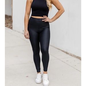 Pink lily Just The Beginning black leggings